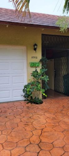 8002 103rd Ave, Miami, FL 33173-3904