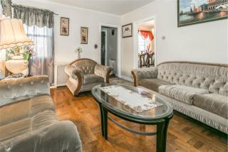 19 Sterling Rd, Floral Park NY  11003-1418 exterior