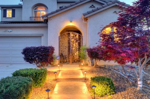 9872 Winkle Cir, Elk Grove CA  95757-6276 exterior