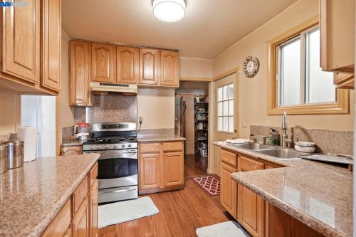 69 Cavour St, Daly City CA  94014-2244 exterior