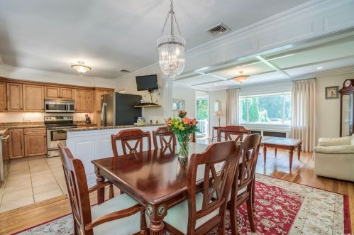 9 Doris Ct, Northport NY  11768-2000 exterior