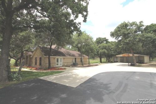 10984 Fm 775, Floresville, TX 78114-4336