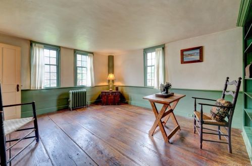 35 Smith St, Middletown CT  06457-1740 exterior