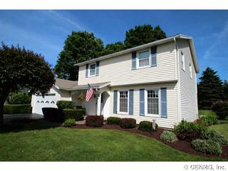 17 Hickory Pond Dr, Penfield, NY 14526-1229