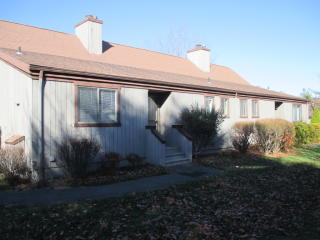642 Old Knife Ln, Stratford, CT 06614-8327