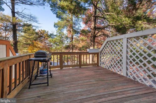 1787 Whisperhill Dr, Herndon VA  20194-1807 exterior