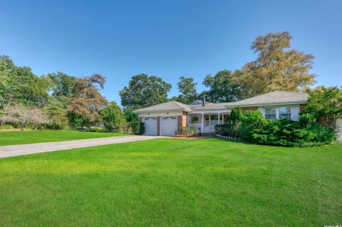 590 Budds Pond Rd, Southold, NY 11971-1444