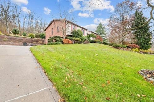 28 Carl Ave, Eighty Four, PA 15330-2827