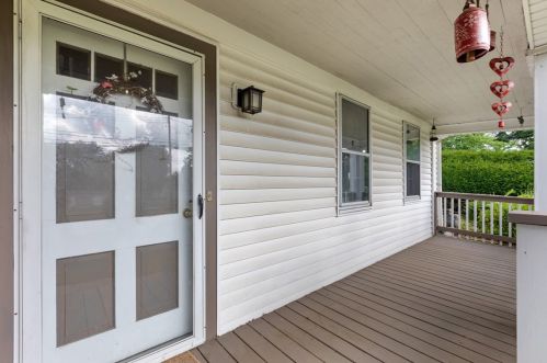 2203 Middle Rd, Glenshaw, PA 15116-3019