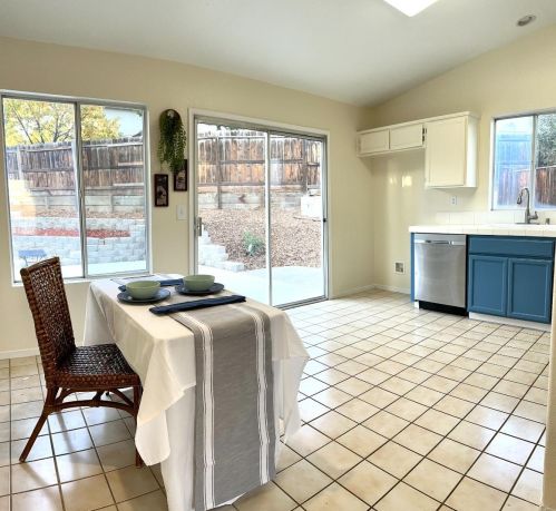 2310 Paradise Ct, Hollister CA  95023-8035 exterior