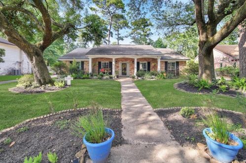 2135 Riverlawn Dr, Humble, TX 77339-2313