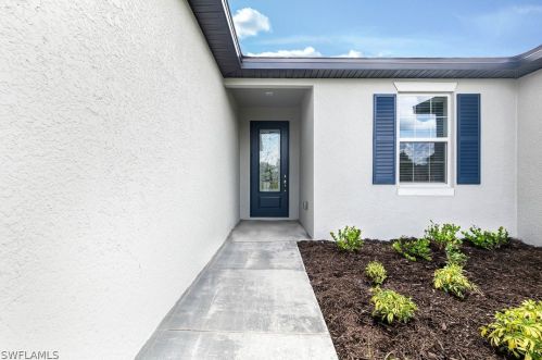 824 37th St, Cape Coral, FL 33914-7927