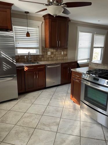 14 Clintonville Rd, North Haven CT  06473-2321 exterior