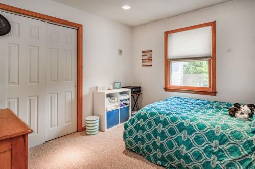 155 Greenbriar Rd, Meriden CT 06450-6810 exterior