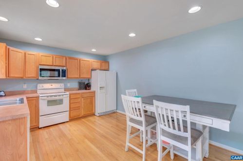 2 Riverside Dr, Bybee VA  22963-2021 exterior