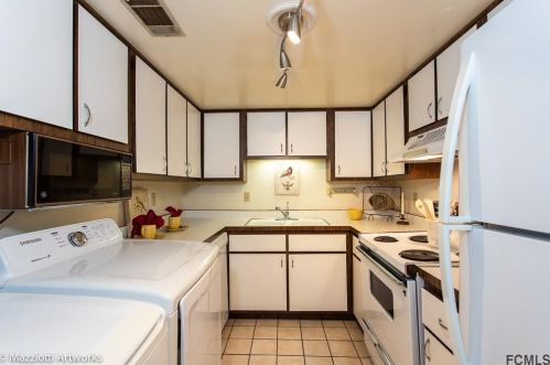 60 Clubhouse Dr, Palm Coast, FL 32137-8135