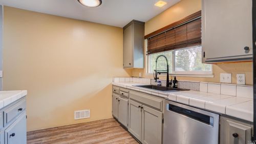 245 Wykoff Dr, Vacaville CA  95688-3546 exterior