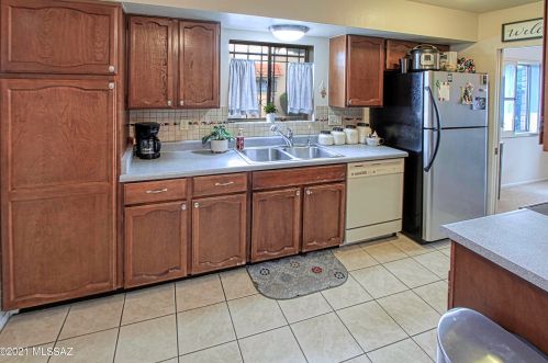 8410 Cypress Point Ln, Tucson AZ 85710-7108 exterior