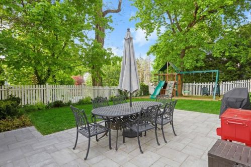 579 Bedford Rd, Pleasantville NY  10570-3348 exterior