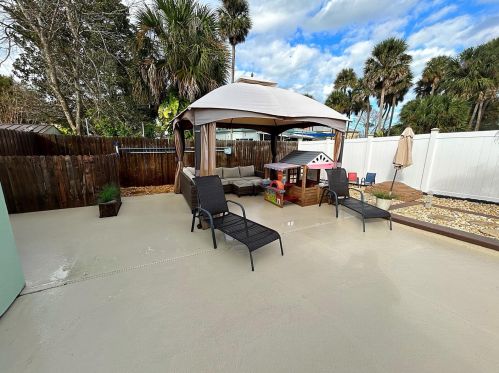 3 Cedar St, Daytona Beach FL  32127-6416 exterior