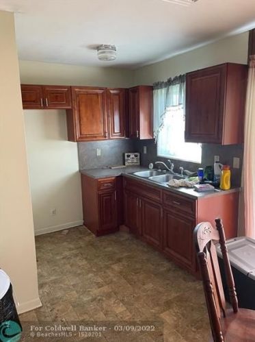 1530 Boone Ave, Pahokee, FL 33476-1211