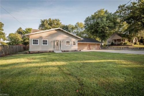 6499 Navarre Rd, Harmon, OH 44662-9427