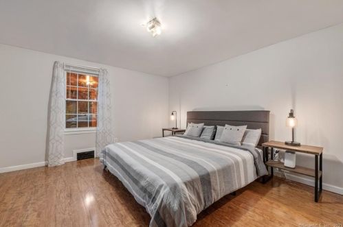 64 Turnbull Rd, Manchester CT  06042-2833 exterior