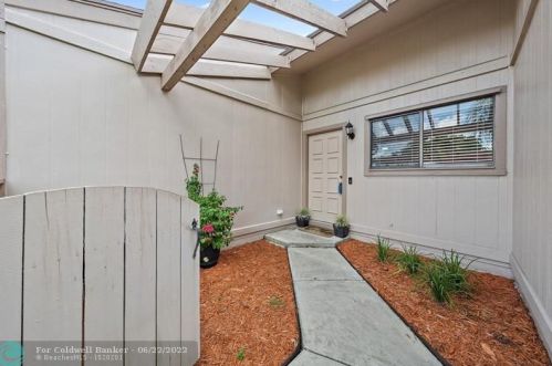 26 Winchmore Ln, Boynton Beach, FL 33426-8106
