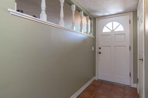 913 Woodrow Ave, Modesto CA  95350-1235 exterior