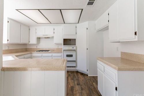 5730 Peacock Ln, Riverside, CA 92505-3142