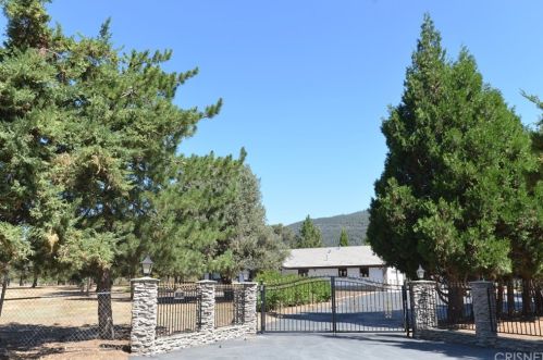 1429 Darling Ave, Frazier Park, CA 93225-9620