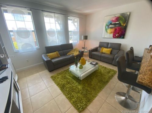 1067 147th Ave, Hollywood, FL 33027-6167