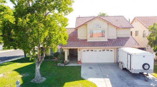 215 Stonewood Dr, Los Banos, CA 93635-2610