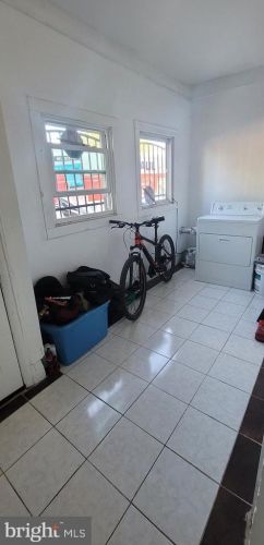 614 7th St, Camden, NJ 08102-1836