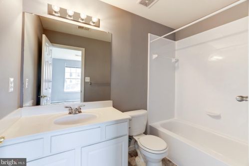 3581 Sherbrooke Cir, Woodbridge VA  22192-7033 exterior