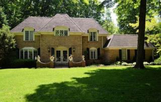2690 Woodbridge Rd, Brookfield, WI 53005-3642
