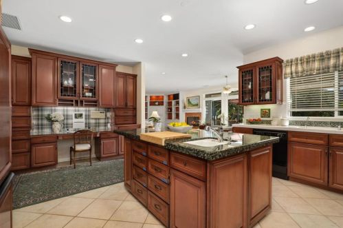 3304 Silver Oak Ln, Vista CA  92084-6614 exterior