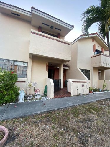 17932 68th Ave, Hialeah, FL 33015-3909