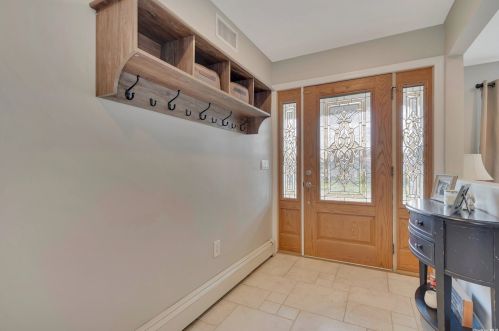 3227 Neptune Ave, Rockville Centre, NY 11572-4324