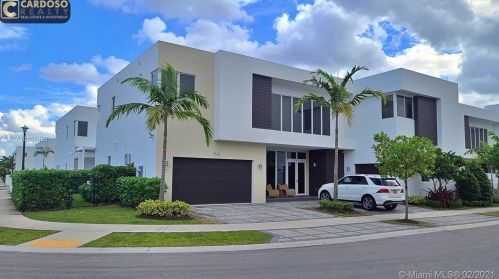 7525 103rd Pl, Miami, FL 33178-2948