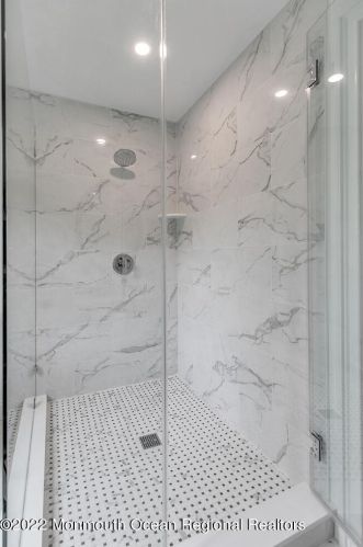 4 Constitution Dr, Leonardo NJ  07737-1808 exterior