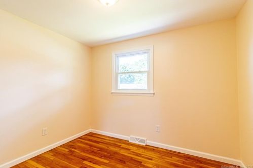 23 Mcintosh Ave, Uncasville CT  06382-2227 exterior