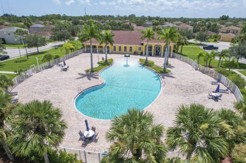 9525 Windrift Cir, Fort Pierce, FL 34945-3306