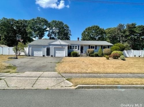 50 Lyne Ln, Islip Manor, NY 11751-1311
