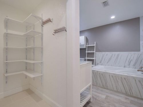 8296 33rd Ave, Saint Petersburg FL  33710-2218 exterior