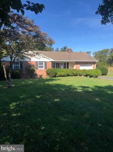 32 Walnut St, Magnolia, DE 19962-9342