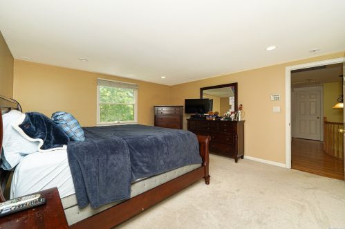 2 Autumn Dr, Mount Sinai NY  11766-2300 exterior