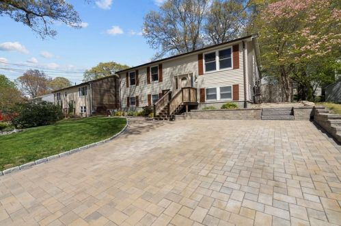 11 Pepper Bush Trl, South Kingstown RI  02874-2368 exterior