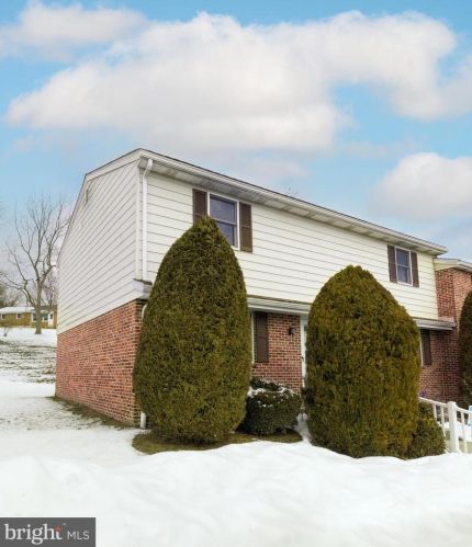 628 Gates Ln, West Enola, PA 17025-1610