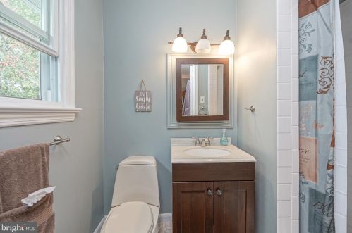 318 White Birch Dr, Riverton NJ  08077-4396 exterior